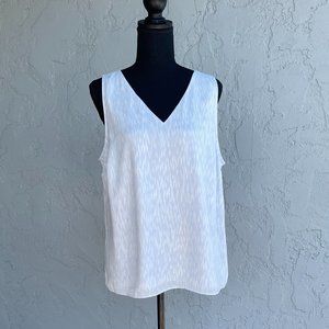 Nine West V-neck Sleeveless top. Size L